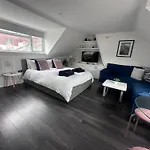 Aquila House
