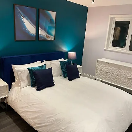 & Trendy - Aquila House *