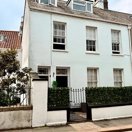 Aquila House
