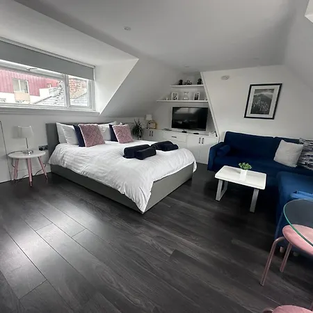 Aquila House